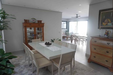 Casa de condomínio à venda com 480m², 3 quartos e 4 vagas Casa de condomínio à venda com 480m², 3 quartos e 4 vagasSala de Jantar