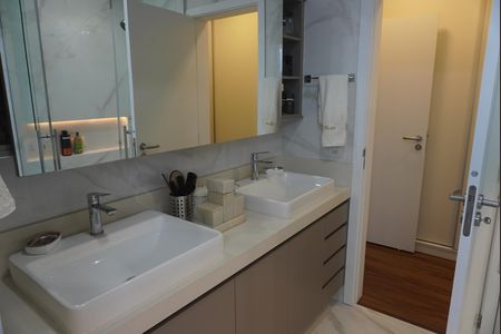 Casa de condomínio à venda com 480m², 3 quartos e 4 vagasBanheiro da Suíte 3