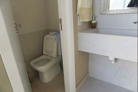 Banheiro Área Externa de casa de condomínio à venda com 3 quartos, 480m² em Morada dos Pinheiros (aldeia da Serra), Barueri