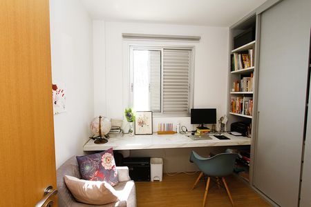 Apartamento à venda com 243m², 4 quartos e 3 vagasQuarto 2