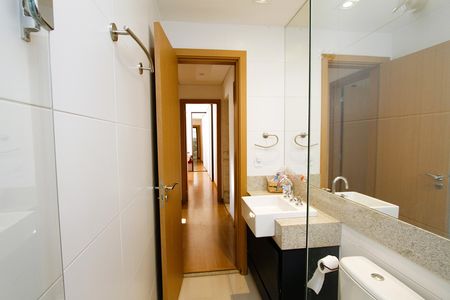 Apartamento à venda com 243m², 4 quartos e 3 vagasBanheiro Social