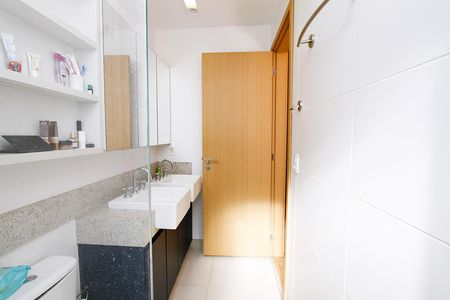 Apartamento à venda com 243m², 4 quartos e 3 vagasBanheiro da Suíte