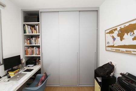 Apartamento à venda com 243m², 4 quartos e 3 vagasQuarto 2