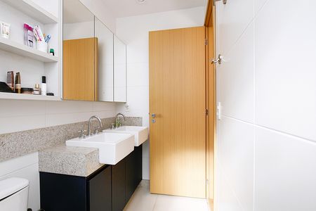 Apartamento à venda com 243m², 4 quartos e 3 vagasBanheiro da Suíte