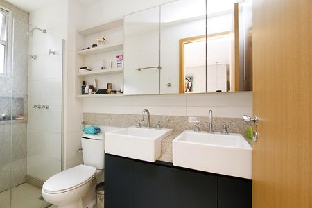 Apartamento à venda com 243m², 4 quartos e 3 vagasBanheiro da Suíte