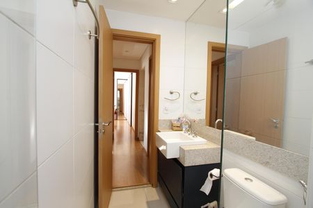 Banheiro Social de apartamento à venda com 4 quartos, 243m² em Grajaú, Belo Horizonte