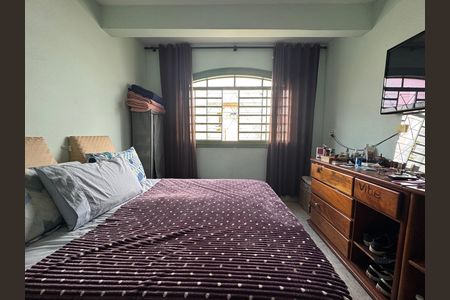 Casa de condomínio à venda com 312m², 4 quartos e 4 vagas Casa de condomínio à venda com 312m², 4 quartos e 4 vagasQuarto 1