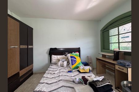 Casa de condomínio à venda com 312m², 4 quartos e 4 vagas Casa de condomínio à venda com 312m², 4 quartos e 4 vagasQuarto 2