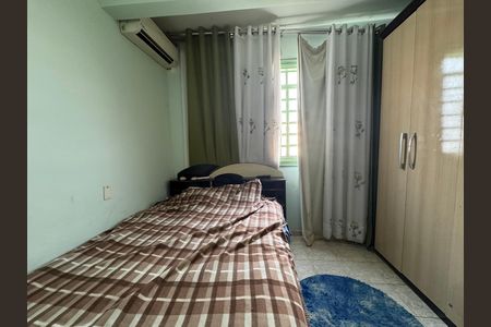 Casa de condomínio à venda com 312m², 4 quartos e 4 vagas Casa de condomínio à venda com 312m², 4 quartos e 4 vagasQuarto Suíte