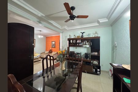 Casa de condomínio à venda com 312m², 4 quartos e 4 vagas Casa de condomínio à venda com 312m², 4 quartos e 4 vagasSala de Jantar