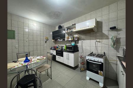 Casa de condomínio à venda com 312m², 4 quartos e 4 vagas Casa de condomínio à venda com 312m², 4 quartos e 4 vagasCozinha