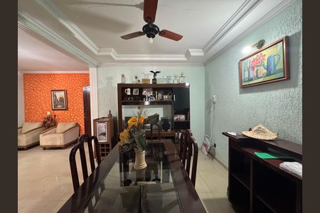 Casa de condomínio à venda com 312m², 4 quartos e 4 vagas Casa de condomínio à venda com 312m², 4 quartos e 4 vagasSala de Jantar
