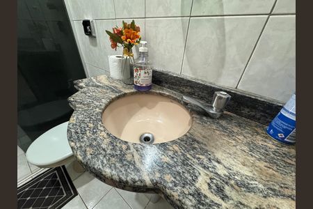 Casa de condomínio à venda com 312m², 4 quartos e 4 vagas Casa de condomínio à venda com 312m², 4 quartos e 4 vagasBanheiro Social - Térreo
