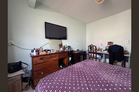 Casa de condomínio à venda com 312m², 4 quartos e 4 vagas Casa de condomínio à venda com 312m², 4 quartos e 4 vagasQuarto 1