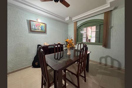 Casa de condomínio à venda com 312m², 4 quartos e 4 vagas Casa de condomínio à venda com 312m², 4 quartos e 4 vagasSala de Jantar