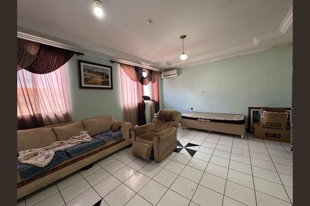 Casa de condomínio à venda com 312m², 4 quartos e 4 vagas Casa de condomínio à venda com 312m², 4 quartos e 4 vagasSala de TV