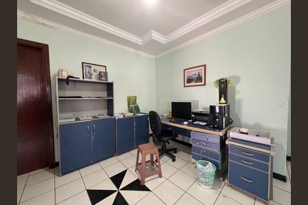 Casa de condomínio à venda com 312m², 4 quartos e 4 vagas Casa de condomínio à venda com 312m², 4 quartos e 4 vagasSala de TV