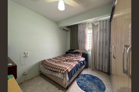 Casa de condomínio à venda com 312m², 4 quartos e 4 vagas Casa de condomínio à venda com 312m², 4 quartos e 4 vagasQuarto Suíte