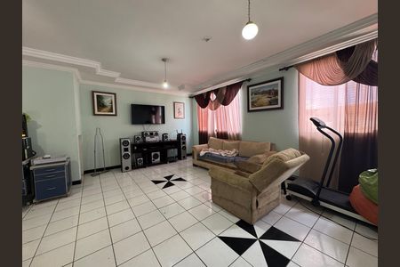 Casa de condomínio à venda com 312m², 4 quartos e 4 vagas Casa de condomínio à venda com 312m², 4 quartos e 4 vagasSala de TV