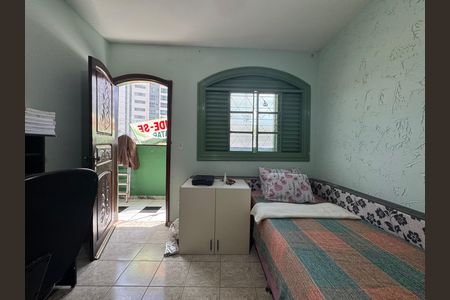 Casa de condomínio à venda com 312m², 4 quartos e 4 vagas Casa de condomínio à venda com 312m², 4 quartos e 4 vagasQuarto 3