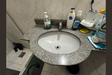 Casa de condomínio à venda com 312m², 4 quartos e 4 vagas Casa de condomínio à venda com 312m², 4 quartos e 4 vagasBanheiro Social - Superior