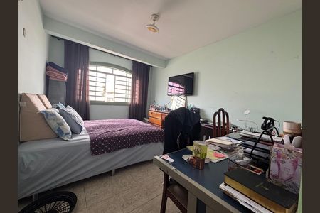 Casa de condomínio à venda com 312m², 4 quartos e 4 vagas Casa de condomínio à venda com 312m², 4 quartos e 4 vagasQuarto 1