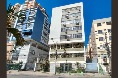 Apartamento à venda com 67m², 2 quartos e 1 vaga Apartamento à venda com 67m², 2 quartos e 1 vagaFachada e portaria