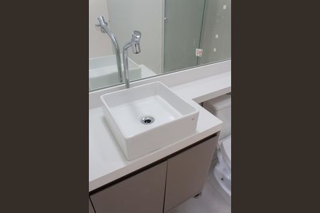 Banheiro de kitnet/studio para alugar com 1 quarto, 26m² em Santo Amaro, São Paulo