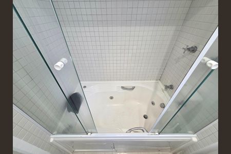 Banheiro da Suíte de apartamento para alugar com 1 quarto, 51m² em Itaim Bibi, São Paulo