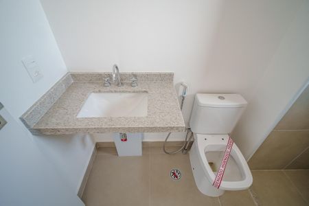 Apartamento à venda com 80m², 2 quartos e 1 vaga Apartamento à venda com 80m², 2 quartos e 1 vagaBanheiro da Suíte 2
