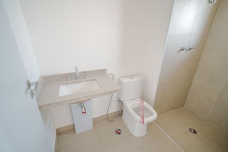 Apartamento à venda com 80m², 2 quartos e 1 vaga Apartamento à venda com 80m², 2 quartos e 1 vagaBanheiro da Suíte 2