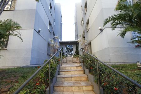Entrada de apartamento à venda com 3 quartos, 97m² em Estoril, Belo Horizonte