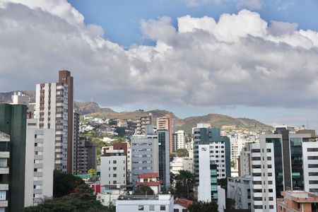 Apartamento para alugar com 141m², 2 quartos e 4 vagas Apartamento para alugar com 141m², 2 quartos e 4 vagasSala -Vista