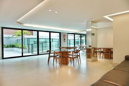 Apartamento para alugar com 141m², 2 quartos e 4 vagas Apartamento para alugar com 141m², 2 quartos e 4 vagasÁrea comum - Salão de festas