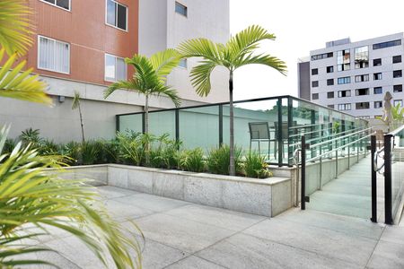 Apartamento para alugar com 141m², 2 quartos e 4 vagas Apartamento para alugar com 141m², 2 quartos e 4 vagasÁrea comum - Piscina