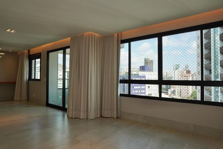 Apartamento para alugar com 141m², 2 quartos e 4 vagas Apartamento para alugar com 141m², 2 quartos e 4 vagasSala