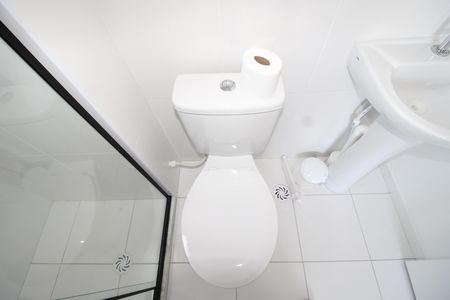 banheiro de apartamento para alugar com 1 quarto, 26m² em Parada Xv de Novembro, São Paulo