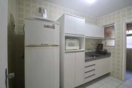 Cozinha de apartamento para alugar com 2 quartos, 75m² em Jardim Las Palmas, Guarujá