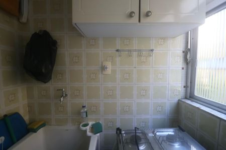 Área de Serviço de apartamento para alugar com 2 quartos, 75m² em Jardim Las Palmas, Guarujá