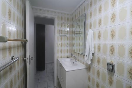 Banheiro Social de apartamento para alugar com 2 quartos, 75m² em Jardim Las Palmas, Guarujá
