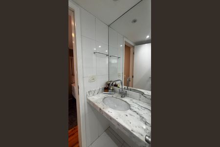 Apartamento à venda com 114m², 3 quartos e 2 vagas Apartamento à venda com 114m², 3 quartos e 2 vagasBanheiro da Suíte 1
