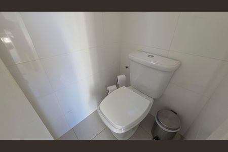 Casa de condomínio à venda com 560m², 6 quartos e 12 vagas Casa de condomínio à venda com 560m², 6 quartos e 12 vagasBanheiro social 7