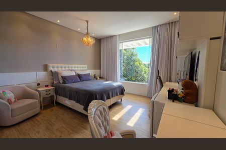 Casa de condomínio à venda com 560m², 6 quartos e 12 vagas Casa de condomínio à venda com 560m², 6 quartos e 12 vagasSuíte 4