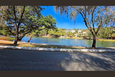 Casa de condomínio à venda com 560m², 6 quartos e 12 vagas Casa de condomínio à venda com 560m², 6 quartos e 12 vagasLagoa do condomínio