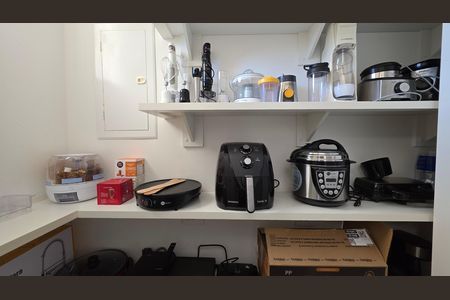 Casa de condomínio à venda com 560m², 6 quartos e 12 vagas Casa de condomínio à venda com 560m², 6 quartos e 12 vagasDispensa