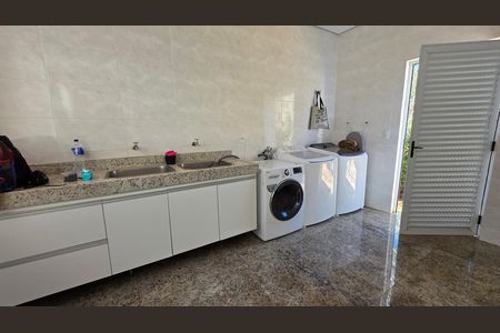 Casa de condomínio à venda com 560m², 6 quartos e 12 vagas Casa de condomínio à venda com 560m², 6 quartos e 12 vagasLavanderia
