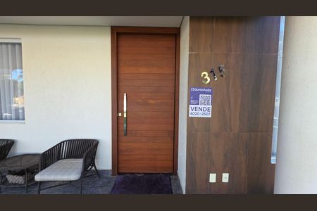 Casa de condomínio à venda com 560m², 6 quartos e 12 vagas Casa de condomínio à venda com 560m², 6 quartos e 12 vagasPlaca e qrcode