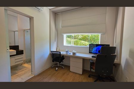 Casa de condomínio à venda com 560m², 6 quartos e 12 vagas Casa de condomínio à venda com 560m², 6 quartos e 12 vagasEscritório