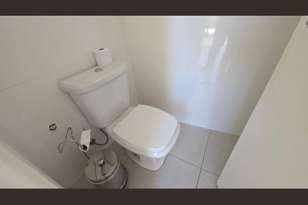 Casa de condomínio à venda com 560m², 6 quartos e 12 vagas Casa de condomínio à venda com 560m², 6 quartos e 12 vagasBanheiro social 8