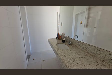 Casa de condomínio à venda com 560m², 6 quartos e 12 vagas Casa de condomínio à venda com 560m², 6 quartos e 12 vagasBanheiro social 7